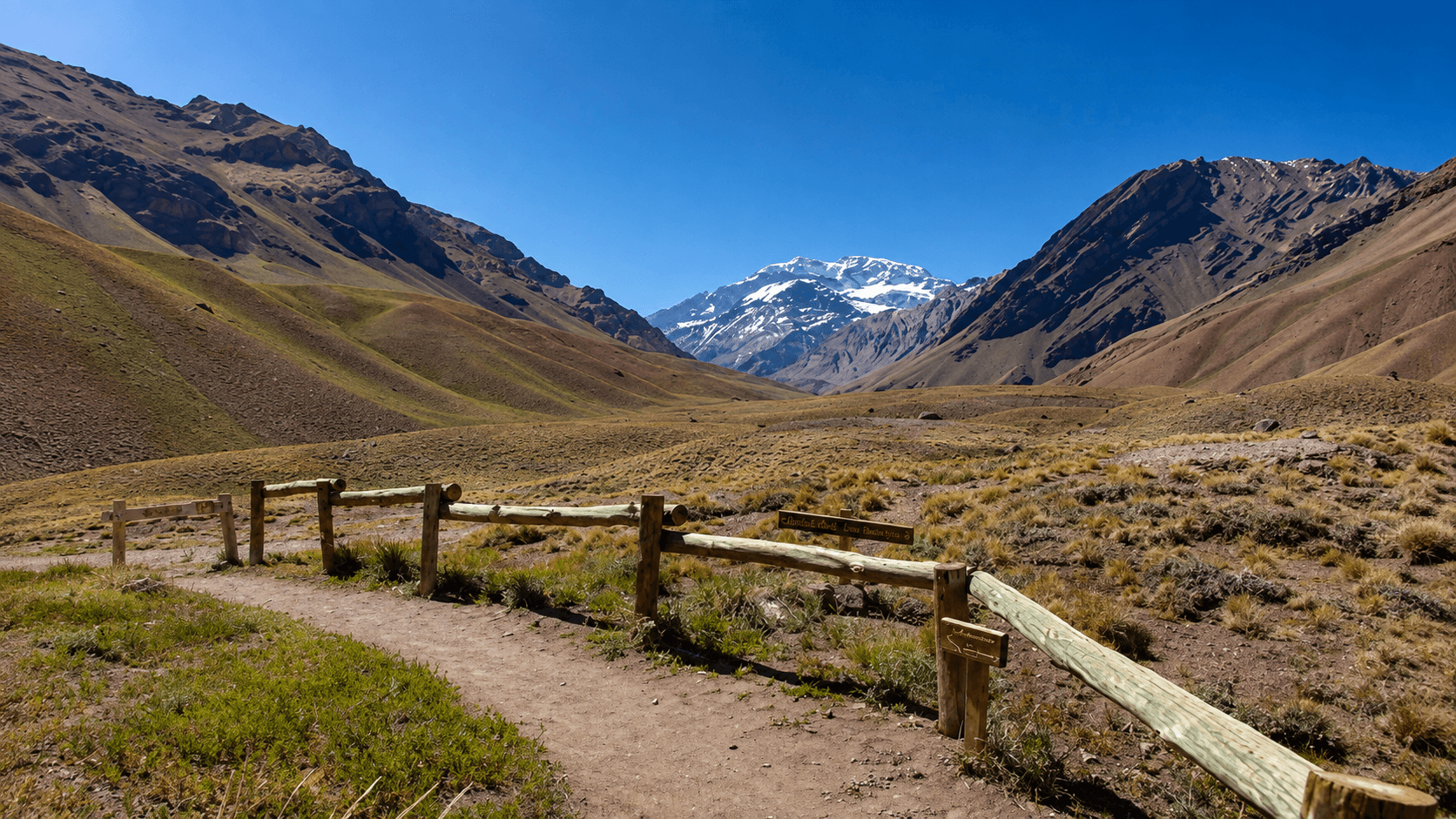 El Aconcagua visto desde el mirador de la Laguna de Horcones en Mendoza